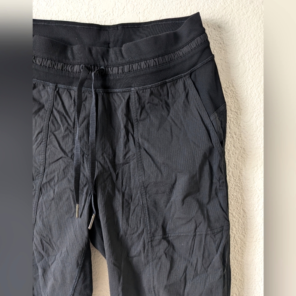 Lululemon 3/4 Studio Pant - Size 8 - Black - Excellent Condition